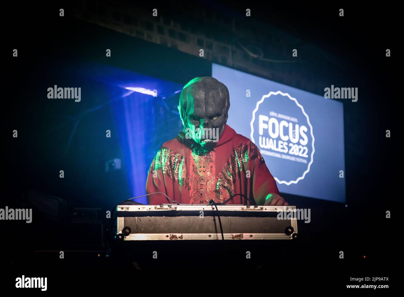 Henge si esibisce al festival Focus Wales 2022 di Wrexham, nel Galles del Nord, il 7th maggio 2022. Foto Stock