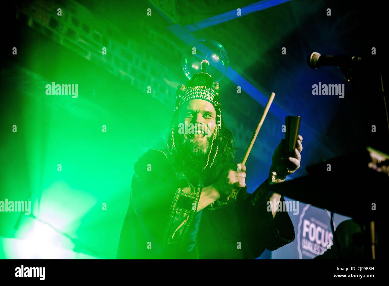 Henge si esibisce al festival Focus Wales 2022 di Wrexham, nel Galles del Nord, il 7th maggio 2022. Foto Stock