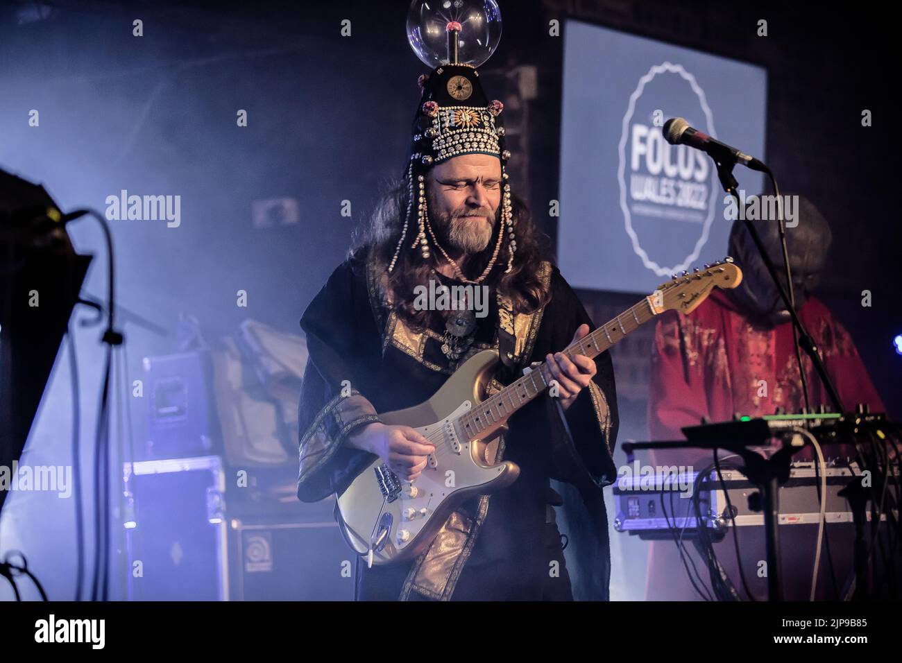 Henge si esibisce al festival Focus Wales 2022 di Wrexham, nel Galles del Nord, il 7th maggio 2022. Foto Stock