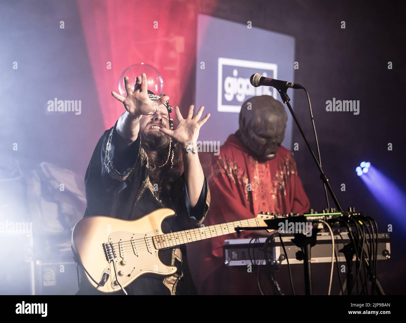 Henge si esibisce al festival Focus Wales 2022 di Wrexham, nel Galles del Nord, il 7th maggio 2022. Foto Stock