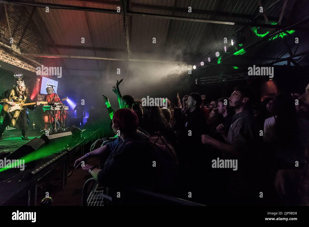 Henge si esibisce al festival Focus Wales 2022 di Wrexham, nel Galles del Nord, il 7th maggio 2022. Foto Stock