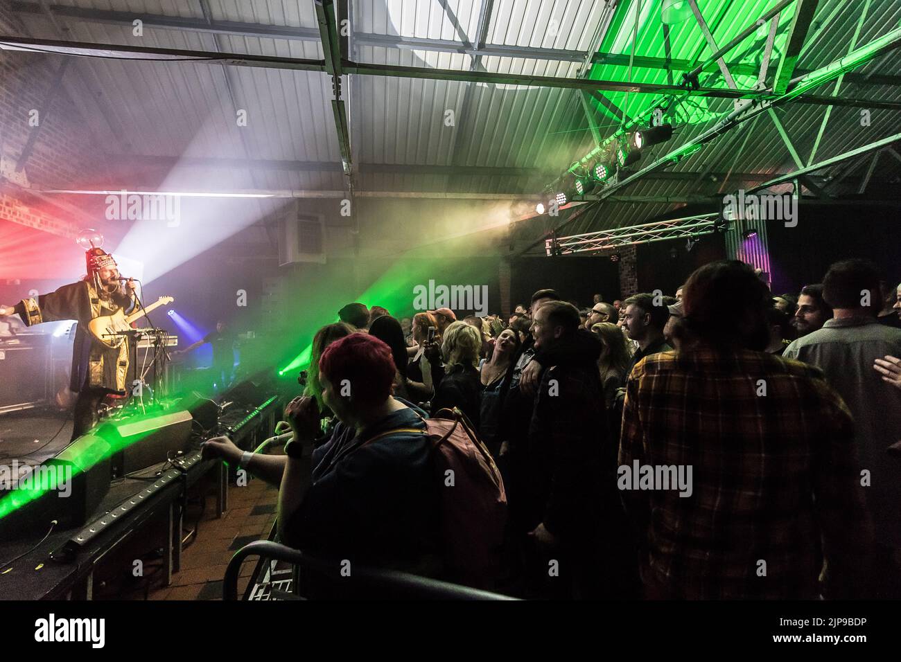 Henge si esibisce al festival Focus Wales 2022 di Wrexham, nel Galles del Nord, il 7th maggio 2022. Foto Stock