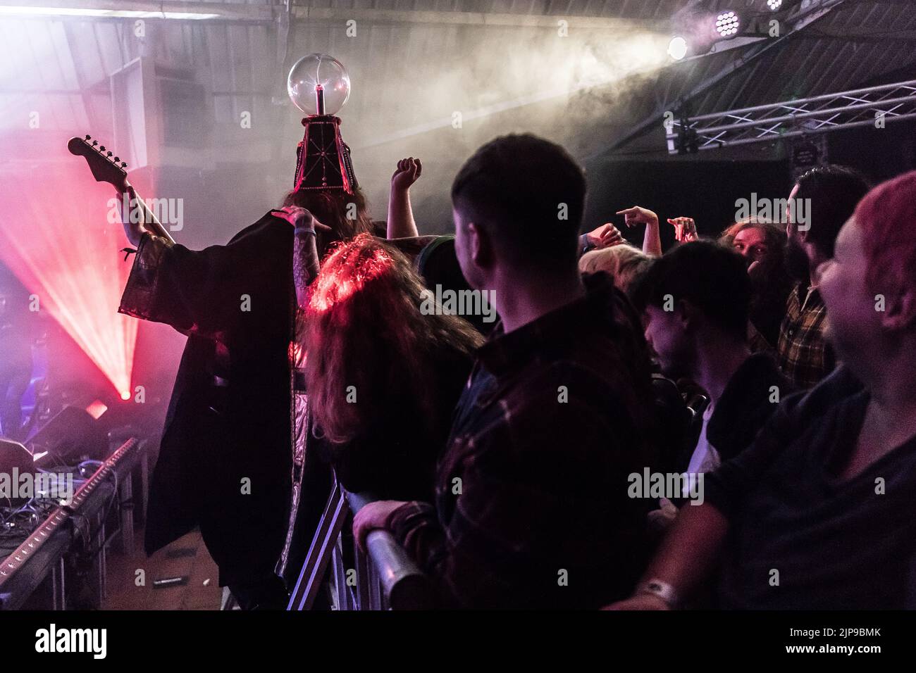 Henge si esibisce al festival Focus Wales 2022 di Wrexham, nel Galles del Nord, il 7th maggio 2022. Foto Stock