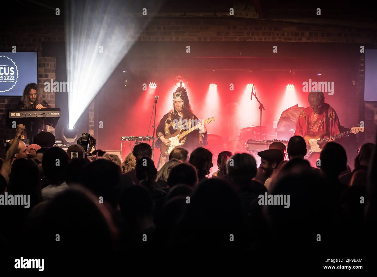 Henge si esibisce al festival Focus Wales 2022 di Wrexham, nel Galles del Nord, il 7th maggio 2022. Foto Stock