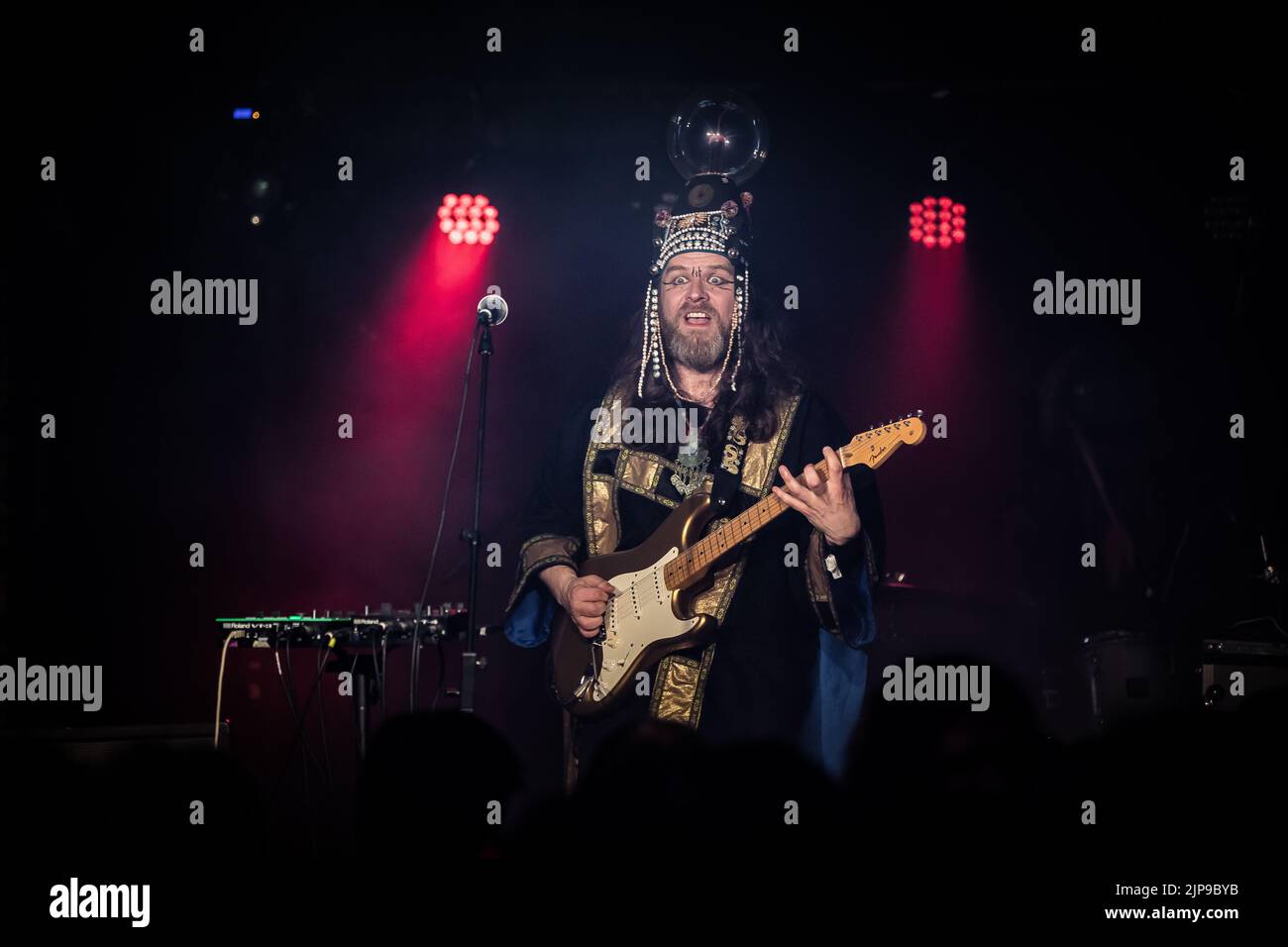 Henge si esibisce al festival Focus Wales 2022 di Wrexham, nel Galles del Nord, il 7th maggio 2022. Foto Stock