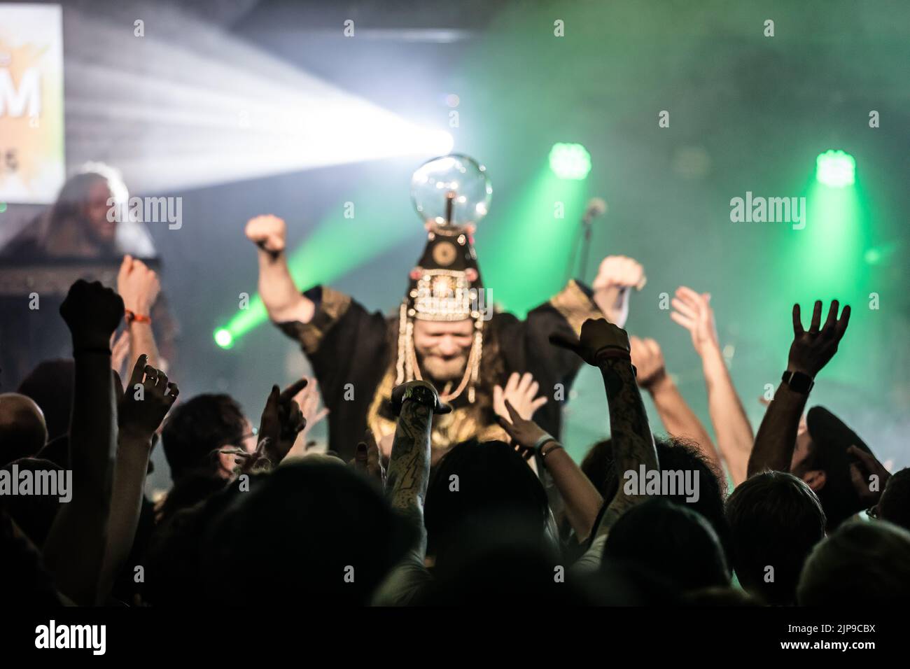 Henge si esibisce al festival Focus Wales 2022 di Wrexham, nel Galles del Nord, il 7th maggio 2022. Foto Stock