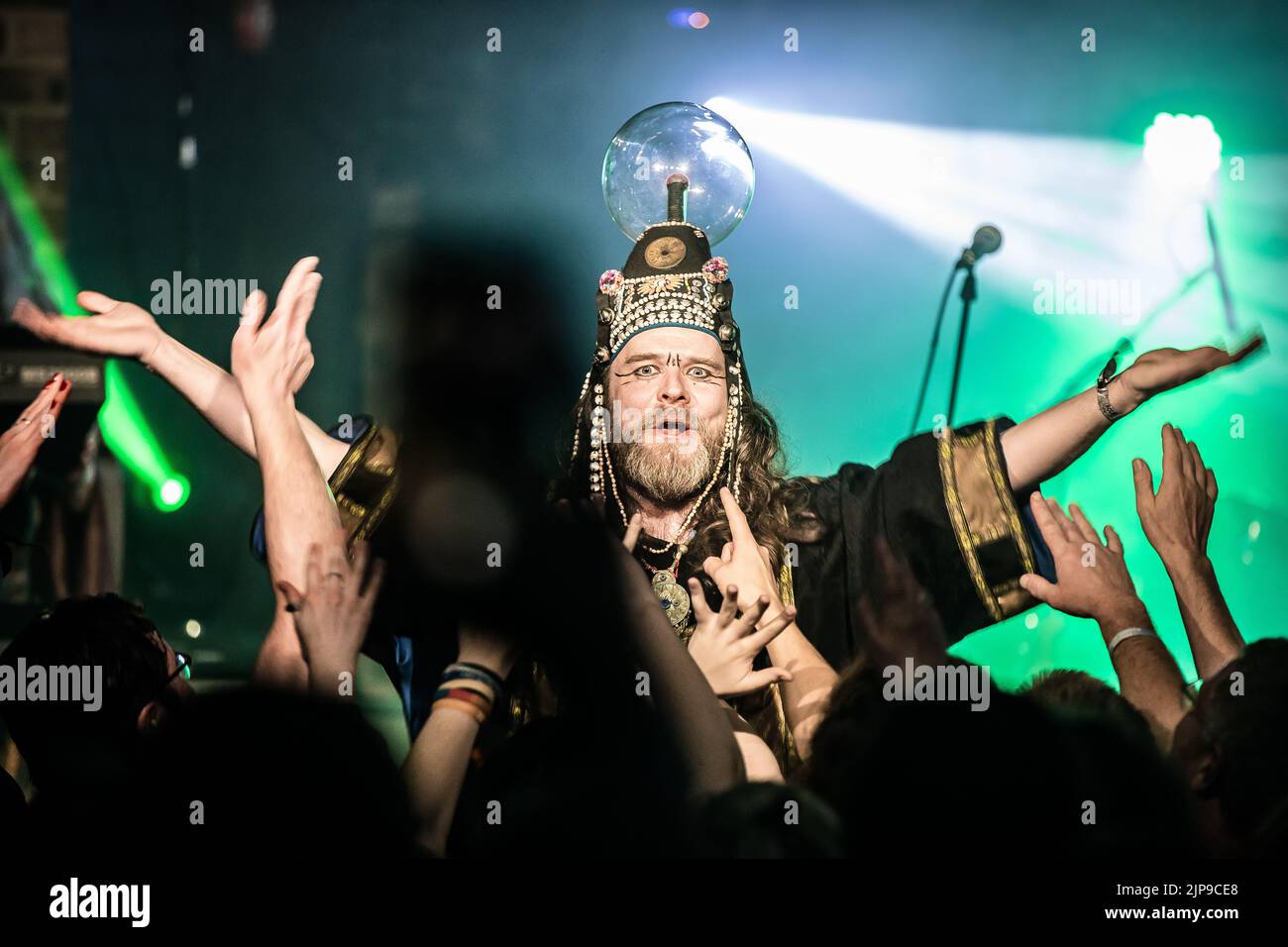 Henge si esibisce al festival Focus Wales 2022 di Wrexham, nel Galles del Nord, il 7th maggio 2022. Foto Stock