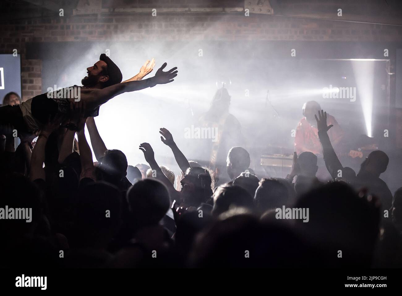 Henge si esibisce al festival Focus Wales 2022 di Wrexham, nel Galles del Nord, il 7th maggio 2022. Foto Stock