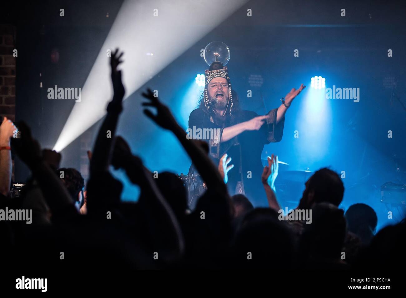 Henge si esibisce al festival Focus Wales 2022 di Wrexham, nel Galles del Nord, il 7th maggio 2022. Foto Stock