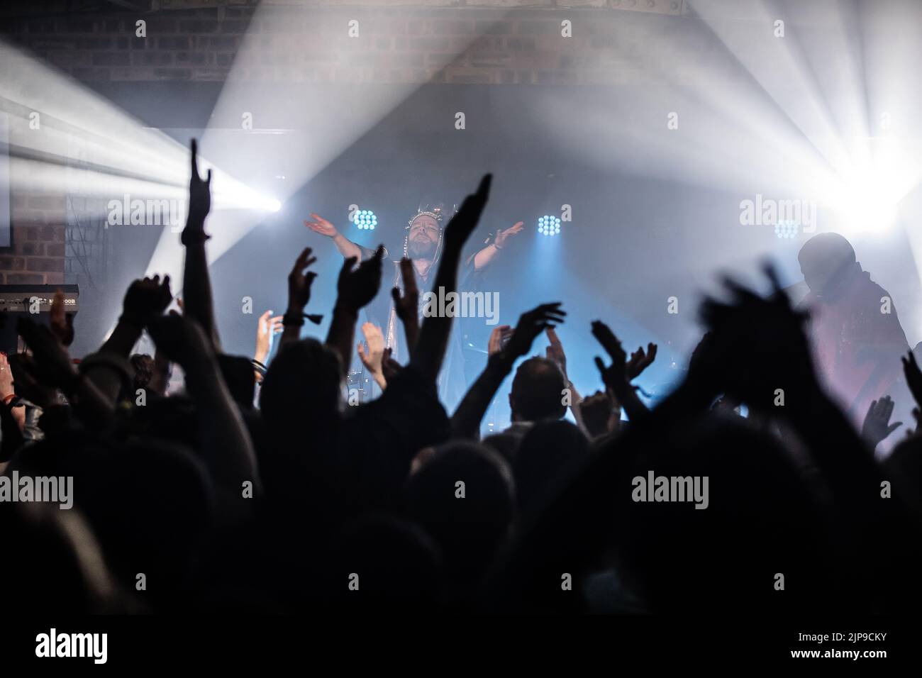 Henge si esibisce al festival Focus Wales 2022 di Wrexham, nel Galles del Nord, il 7th maggio 2022. Foto Stock