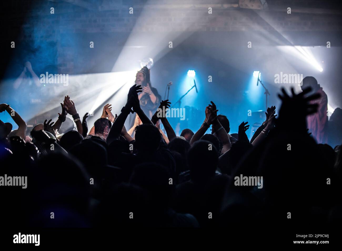 Henge si esibisce al festival Focus Wales 2022 di Wrexham, nel Galles del Nord, il 7th maggio 2022. Foto Stock