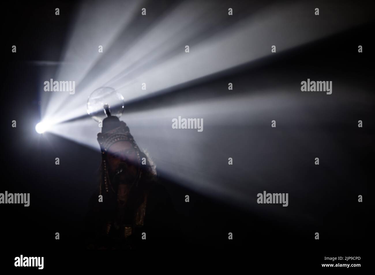 Henge si esibisce al festival Focus Wales 2022 di Wrexham, nel Galles del Nord, il 7th maggio 2022. Foto Stock