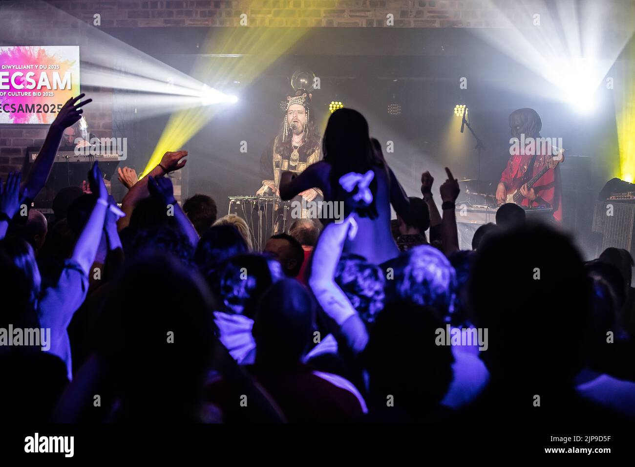 Henge si esibisce al festival Focus Wales 2022 di Wrexham, nel Galles del Nord, il 7th maggio 2022. Foto Stock