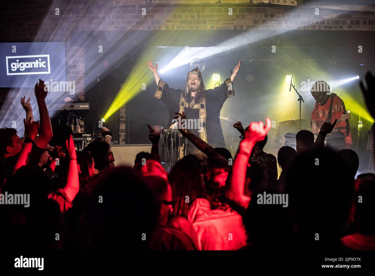 Henge si esibisce al festival Focus Wales 2022 di Wrexham, nel Galles del Nord, il 7th maggio 2022. Foto Stock