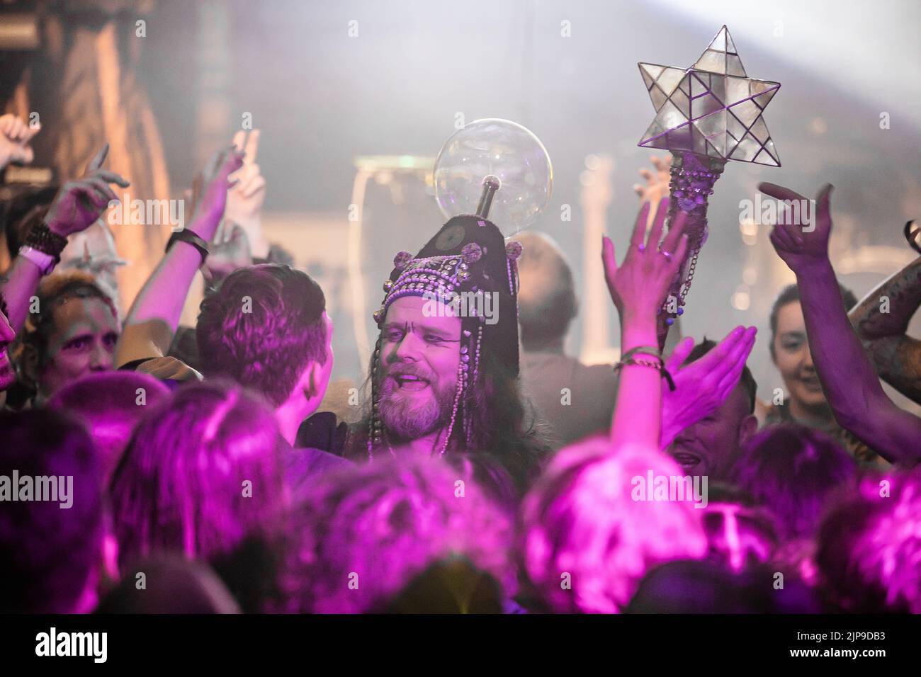 Henge si esibisce al festival Focus Wales 2022 di Wrexham, nel Galles del Nord, il 7th maggio 2022. Foto Stock