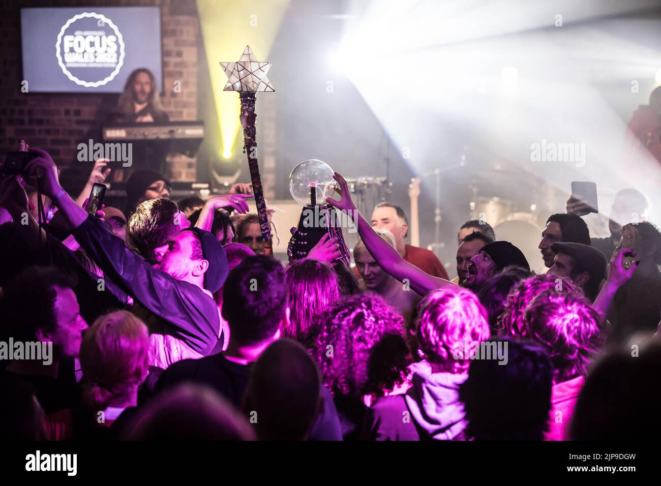 Henge si esibisce al festival Focus Wales 2022 di Wrexham, nel Galles del Nord, il 7th maggio 2022. Foto Stock