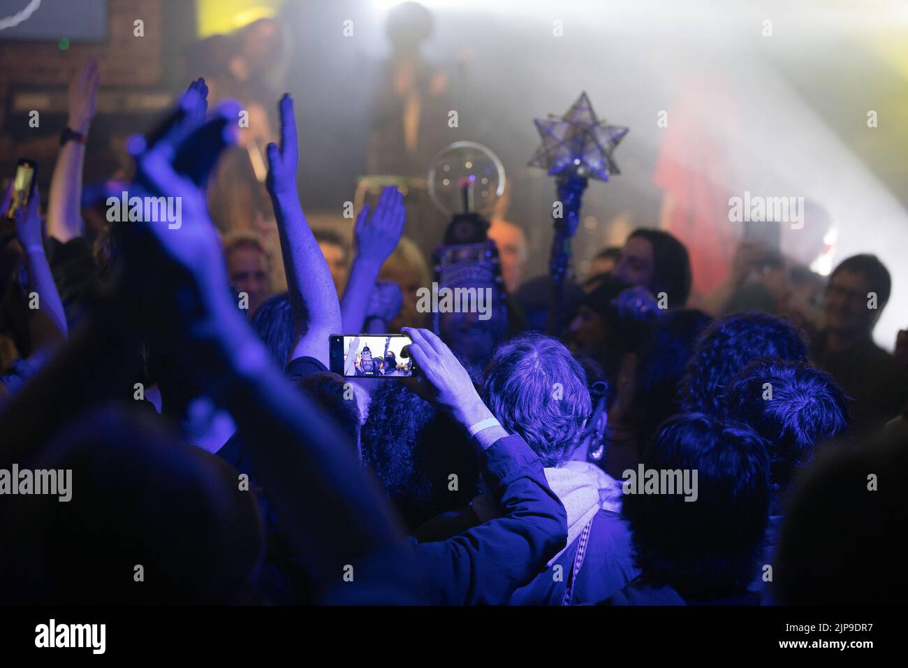 Henge si esibisce al festival Focus Wales 2022 di Wrexham, nel Galles del Nord, il 7th maggio 2022. Foto Stock