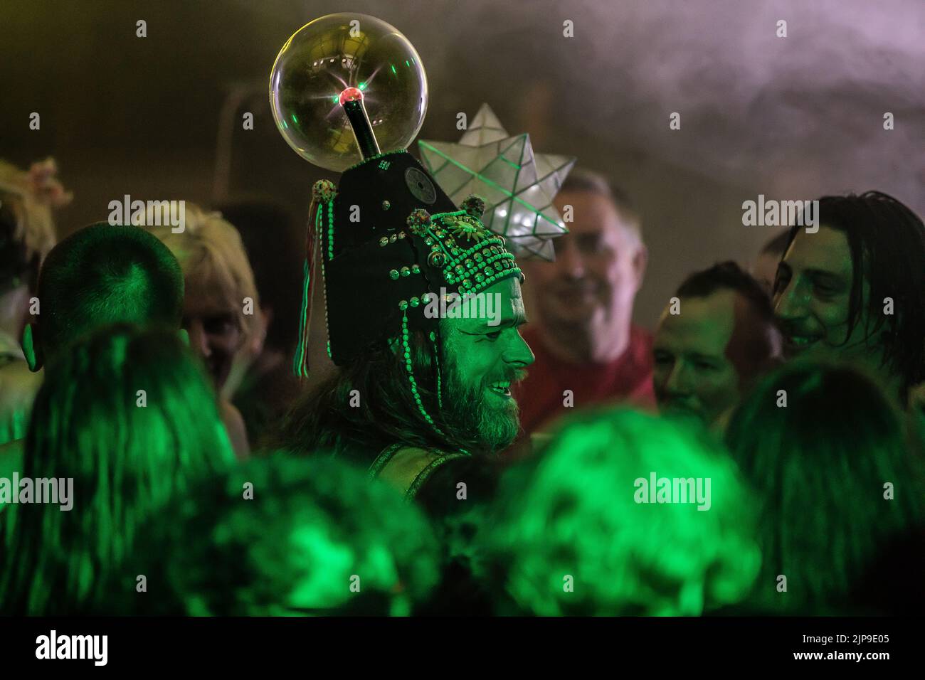 Henge si esibisce al festival Focus Wales 2022 di Wrexham, nel Galles del Nord, il 7th maggio 2022. Foto Stock