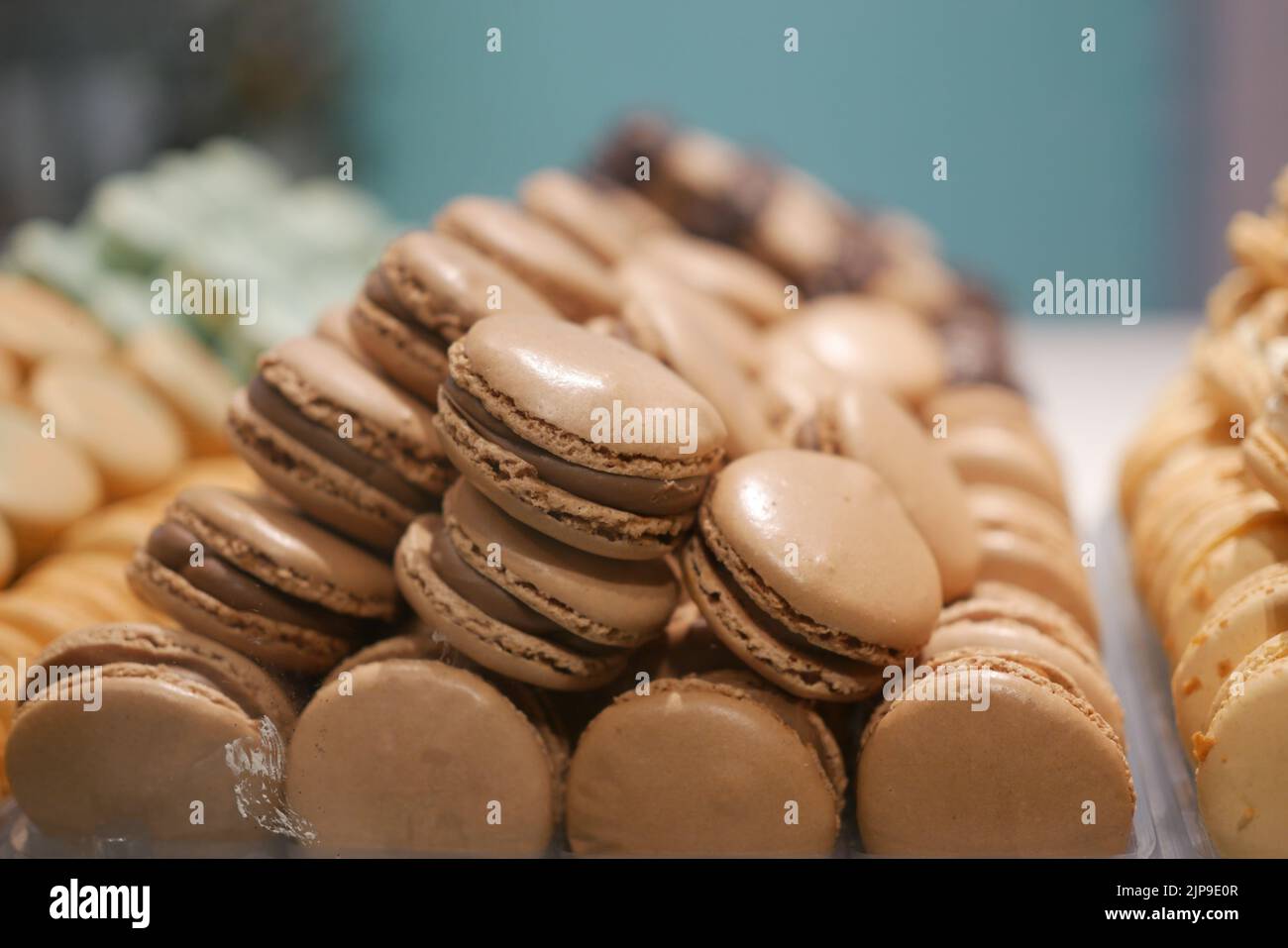 primo piano di macaroon al sapore di cioccolato Foto Stock