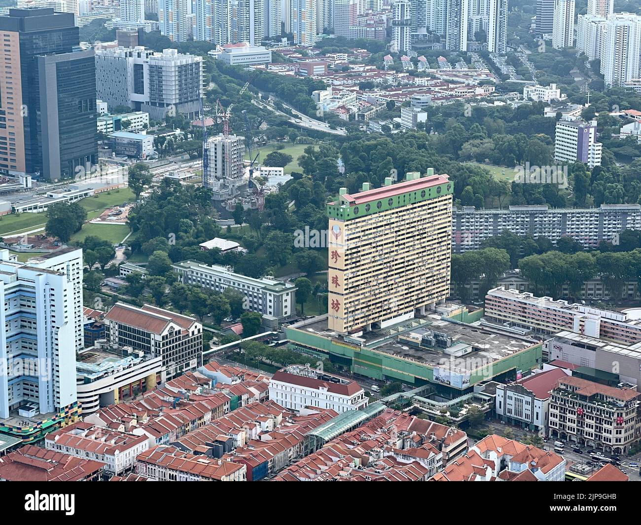 Una vista aerea dello skyline e del complesso del Parco del Popolo a Singapore Foto Stock