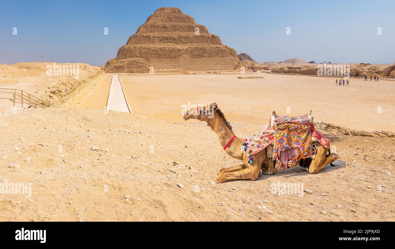 Saqqara, Egitto; 15 agosto 2022 - la piramide a gradini di Djoser, Saqqara, Egitto Foto Stock