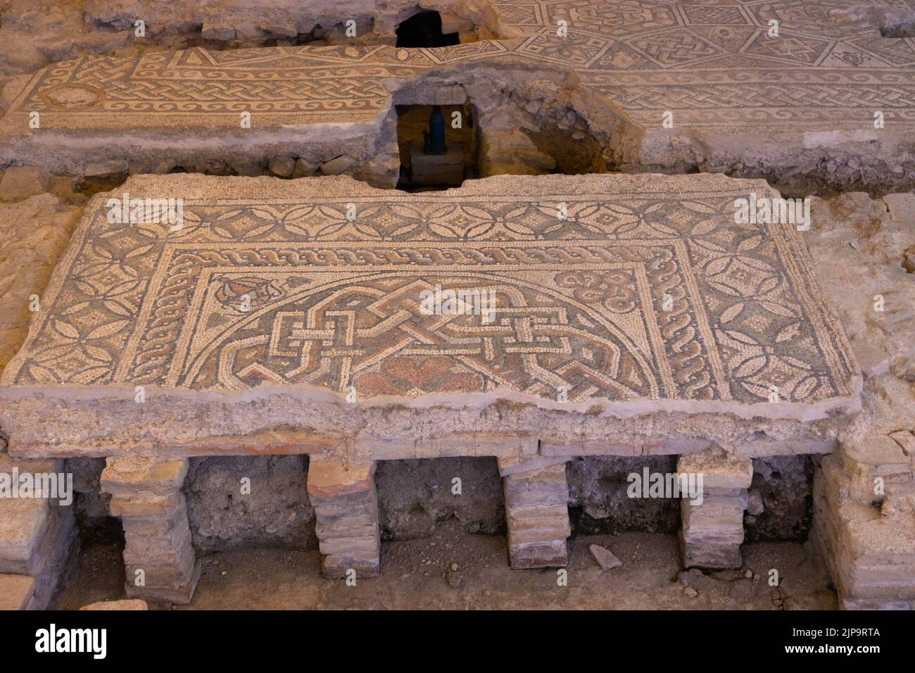 Scavi archeologici mosaici di una casa romana, Domus del Chirurgo. Rimini, Italia Foto Stock