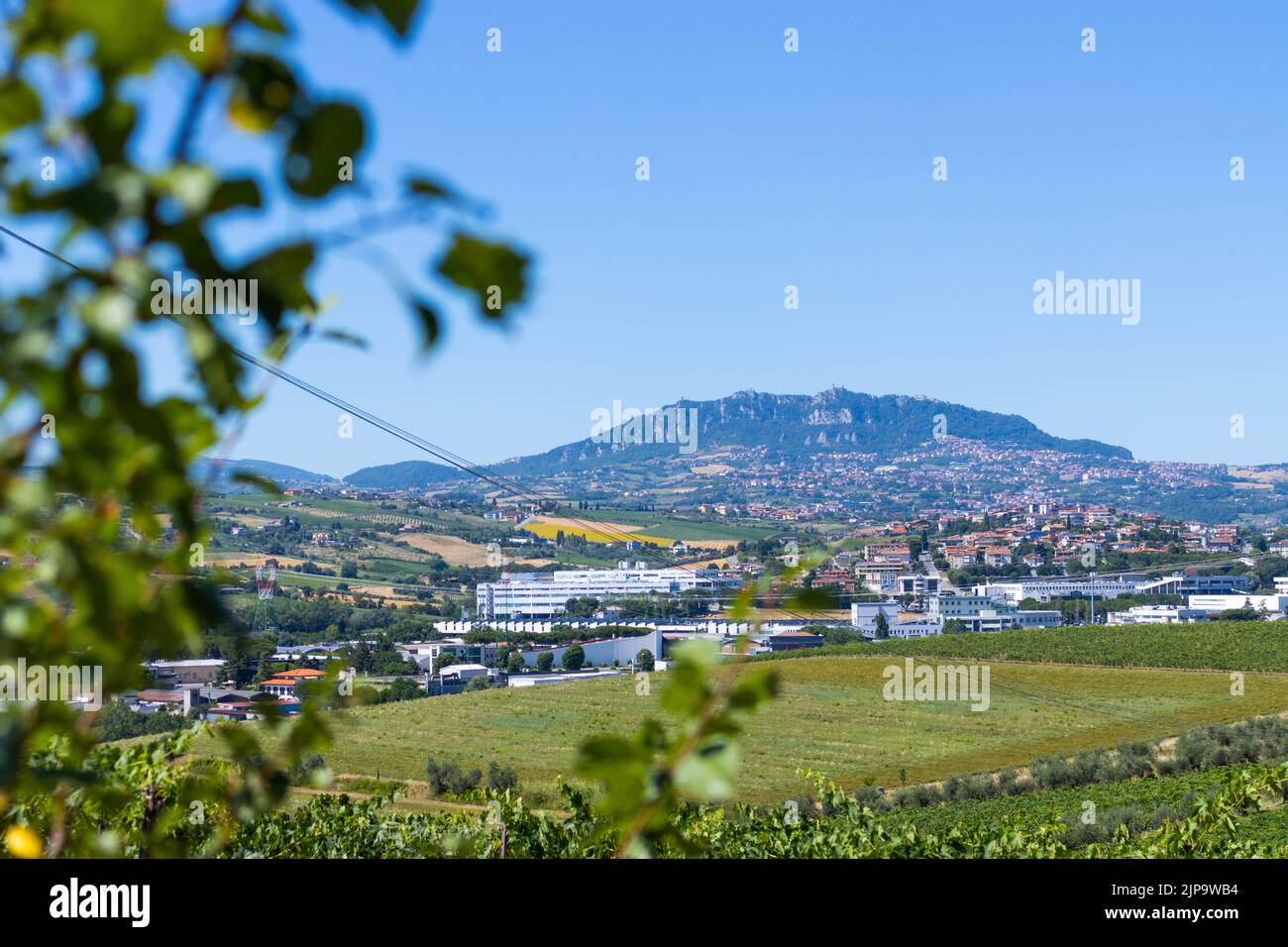 Vista in lontananza della Repubblica di San Marino Foto Stock