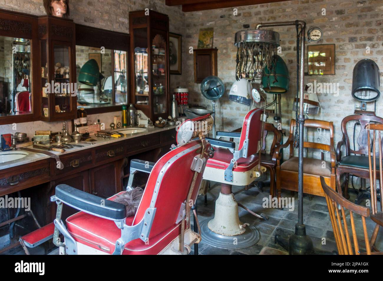 Hair salon vintage immagini e fotografie stock ad alta risoluzione - Alamy