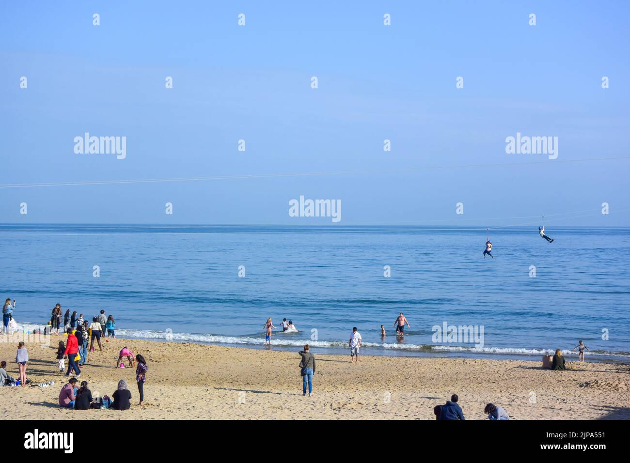 Bournmouth, Dorset, Inghilterra, Regno Unito, spiagge e Pier e zip Wire. Foto Stock