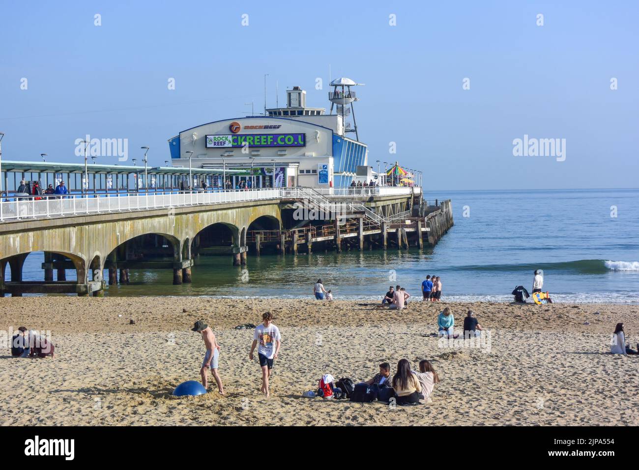 Bournmouth, Dorset, Inghilterra, Regno Unito, spiagge e Pier e zip Wire. Foto Stock