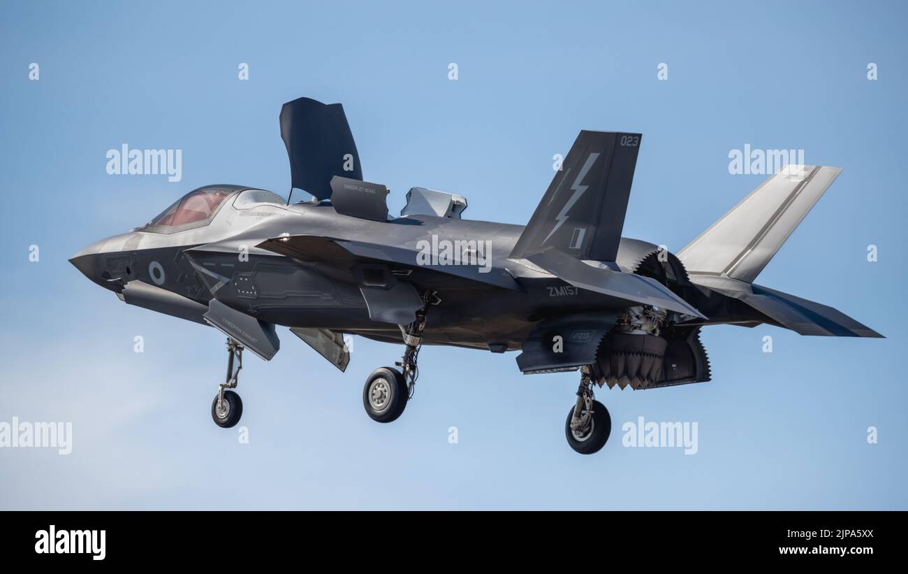 RAF 617 Squadron, Lockheed Martin F-35 Lightning II che ha eseguito un flypast al Royal International Air Tattoo 2022 Foto Stock