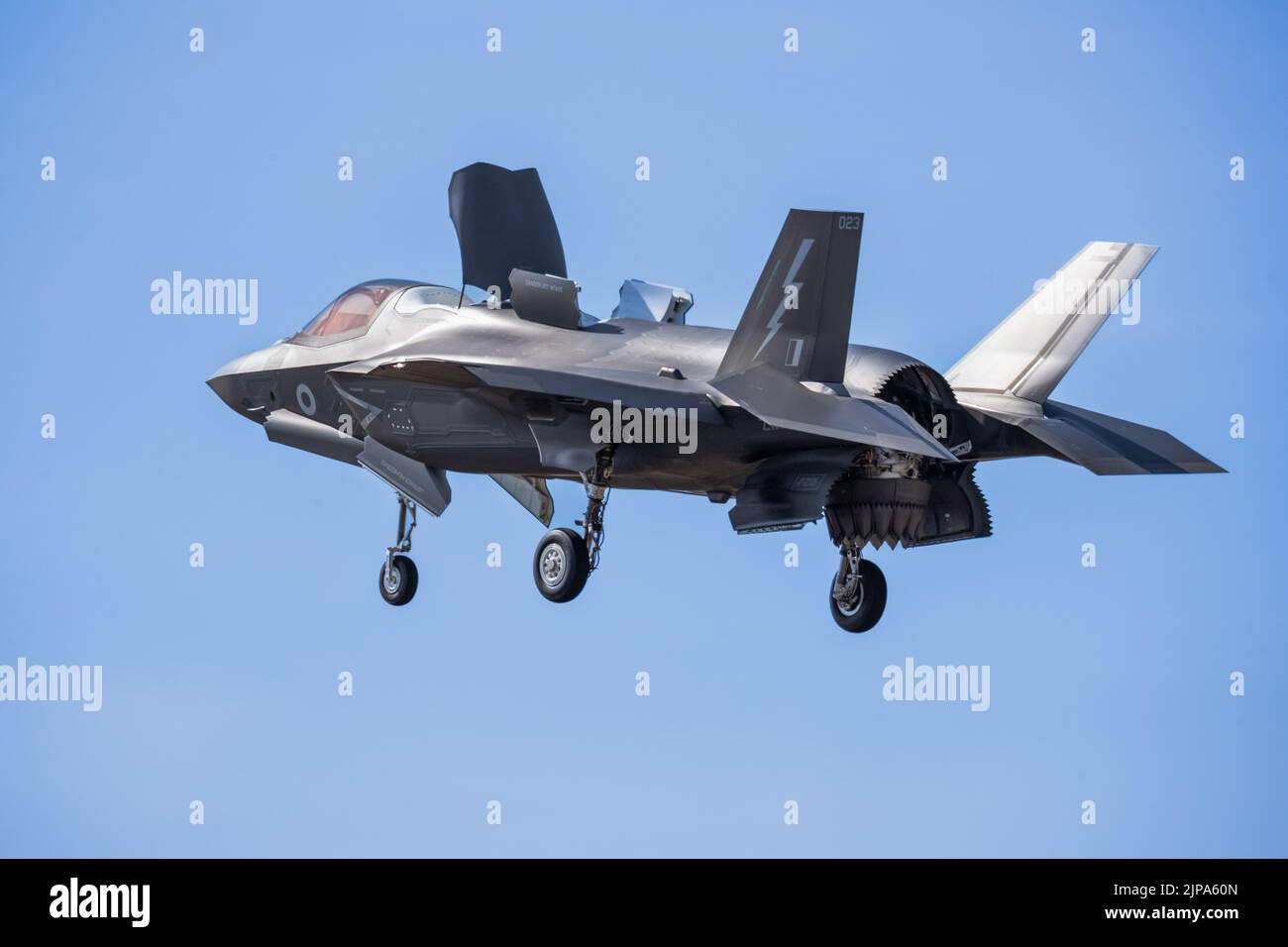 RAF 617 Squadron, Lockheed Martin F-35 Lightning II che ha eseguito un flypast al Royal International Air Tattoo 2022 Foto Stock