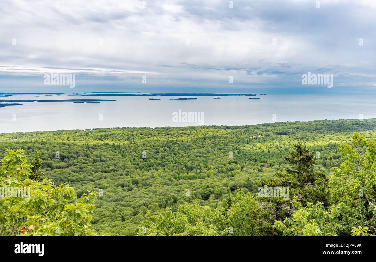 Vista dalla cima della roccia calva nel parco statale di camden Hills, camden, maine Foto Stock