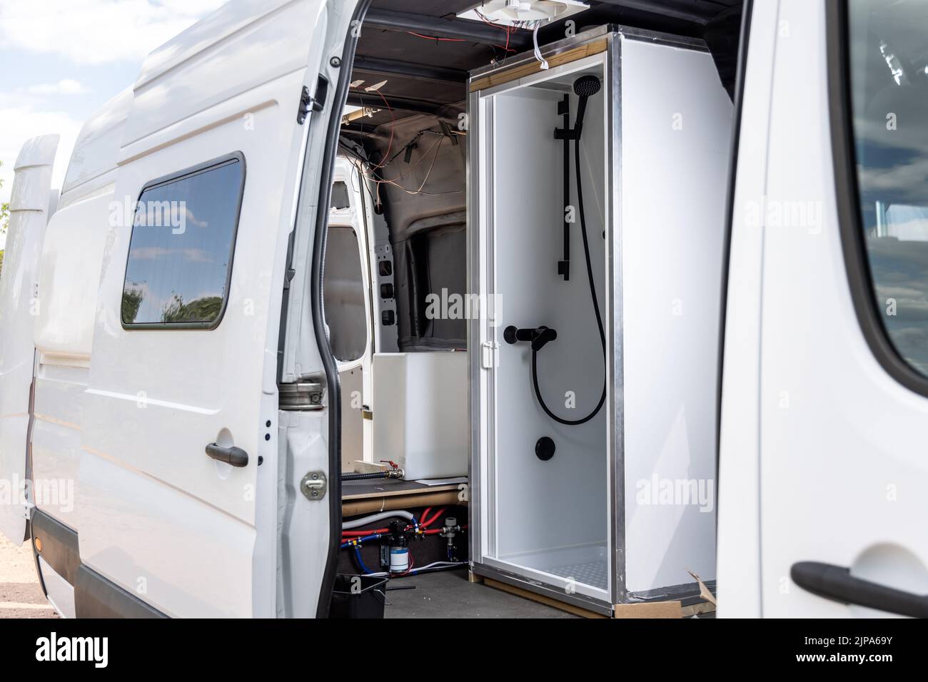 Una doccia installata all'interno di un camper Foto Stock