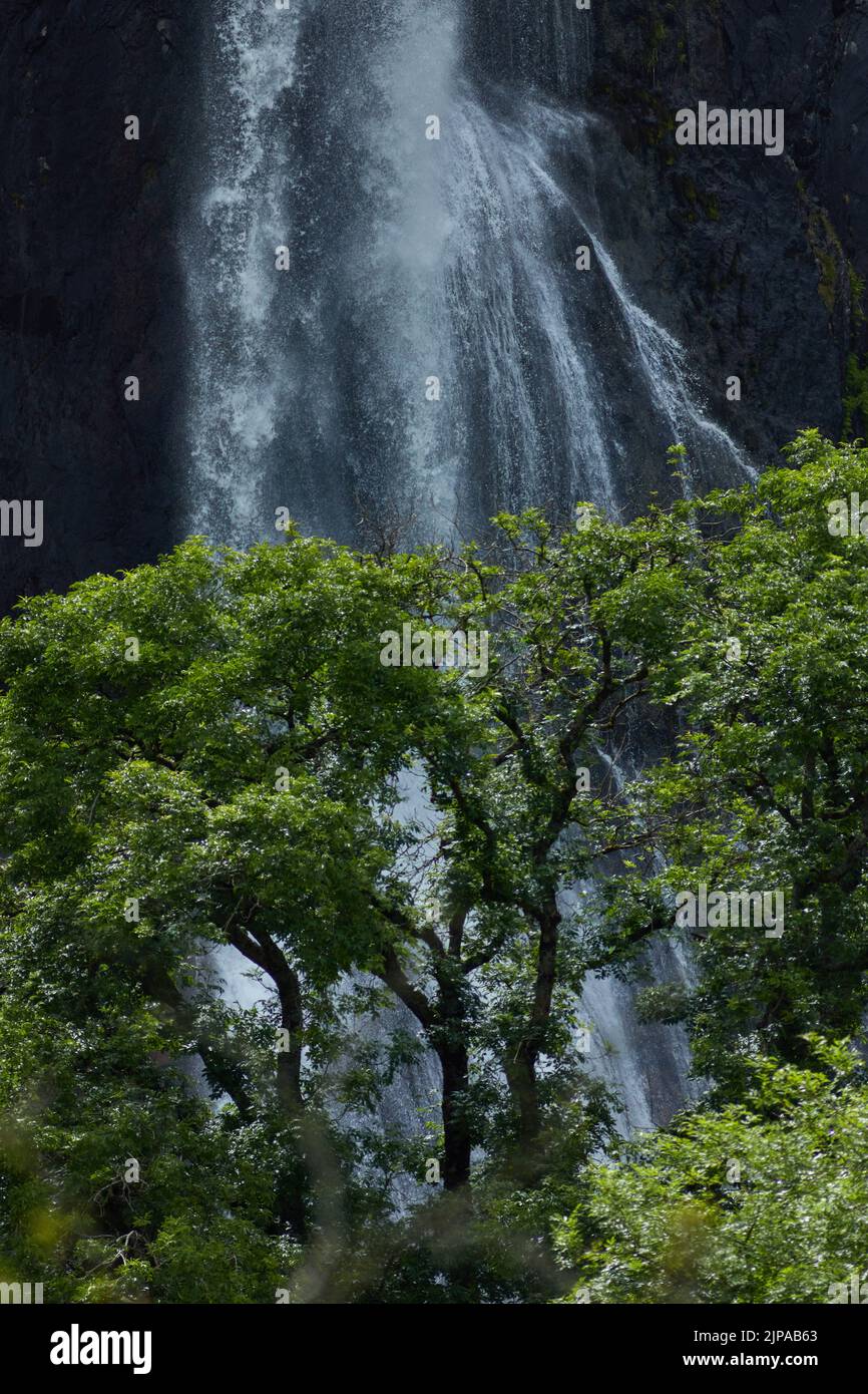 Fotografia della cascata Aber Falls, Snowdonia National Park, Galles del Nord. Foto Stock