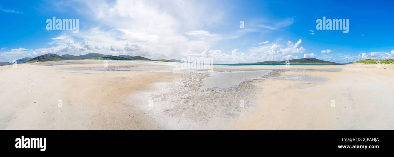 Ampia vista panoramica della spiaggia di Luskentyre Sands sull'isola di Harris, Scozia, Regno Unito Foto Stock