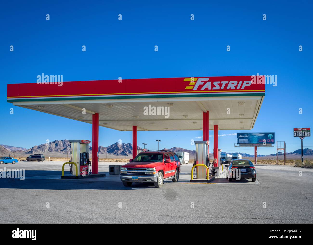 Stazione di servizio, Area 51 Alien Center Amargosa Valley Nevada, vicino al Death Valley National Park, California, Nord America, Stati Uniti Foto Stock