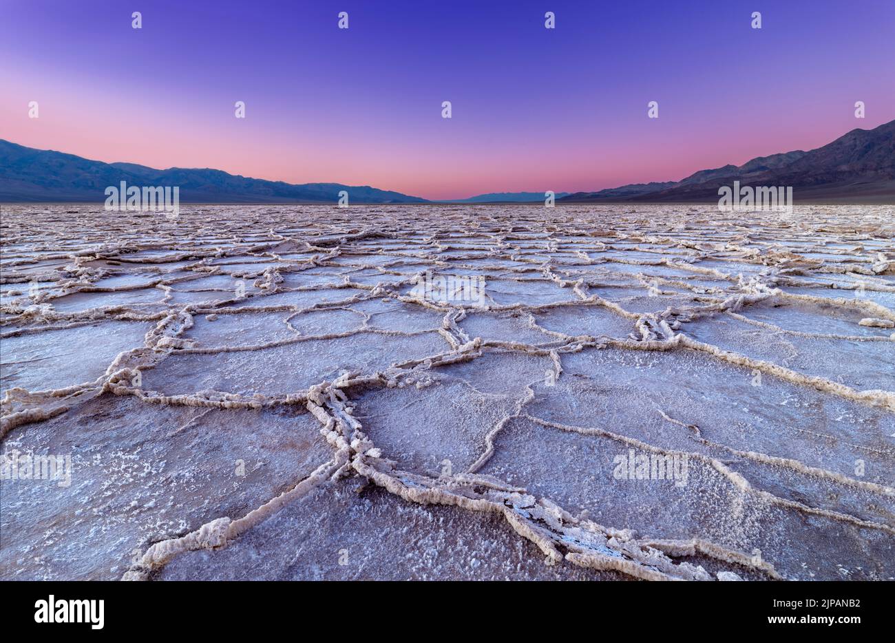 Sunset Bad Water Basin, Salt Flats, Salt Crus Death Valley National Park, California, Nord America, USA Foto Stock