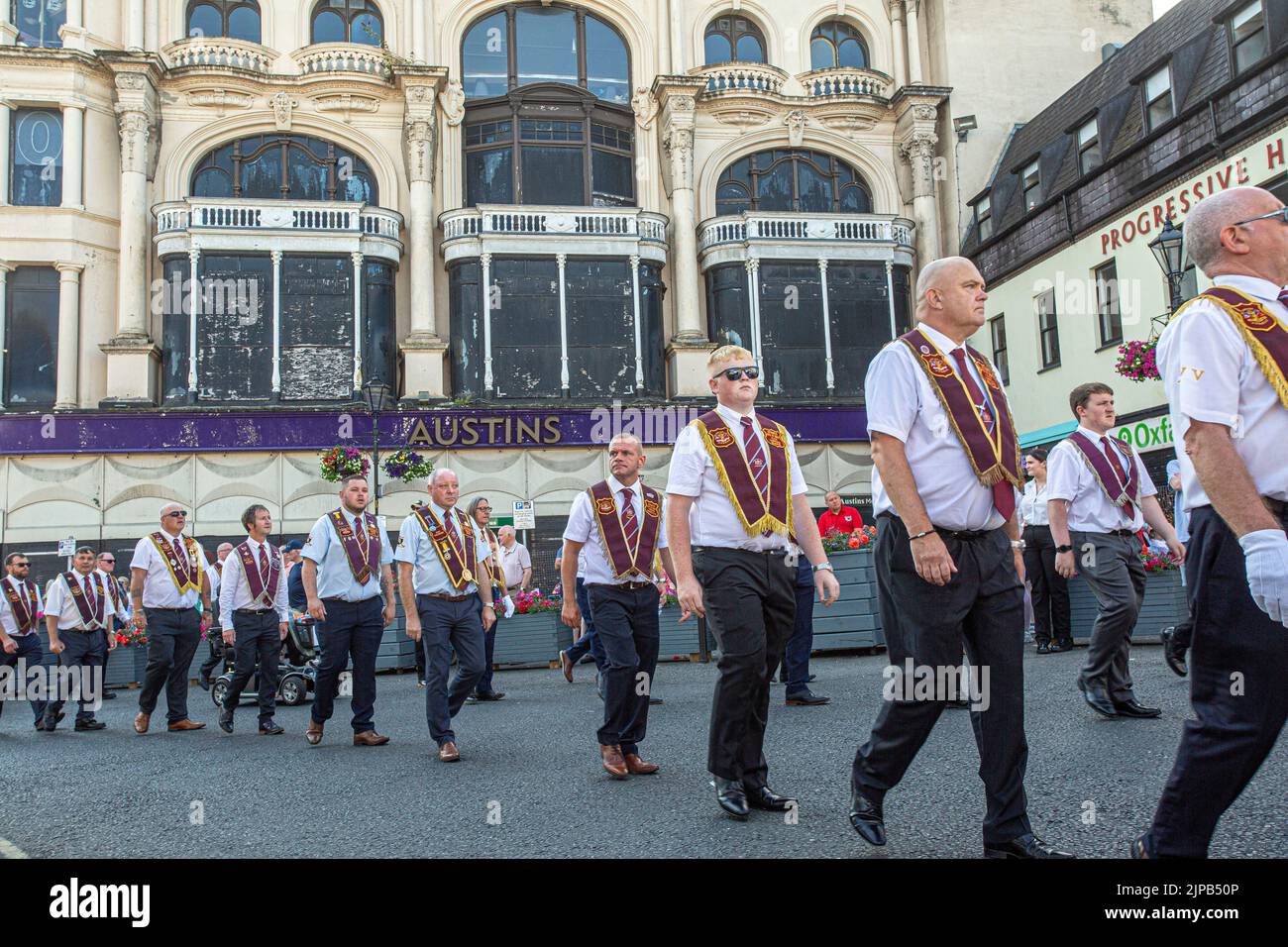 11 agosto 2012, Londonderry. . 10.000 Apprentice Boys of Derry e 120 band hanno partecipato all'annuale Relief of Derry Parade, il più grande ordine fedele p Foto Stock