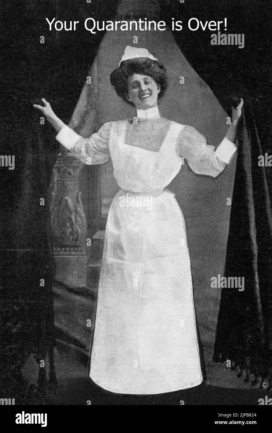 Foto vintage di un infermiera c.. 1910 con testo contemporaneo "la tua quarantena è finita!" Foto Stock