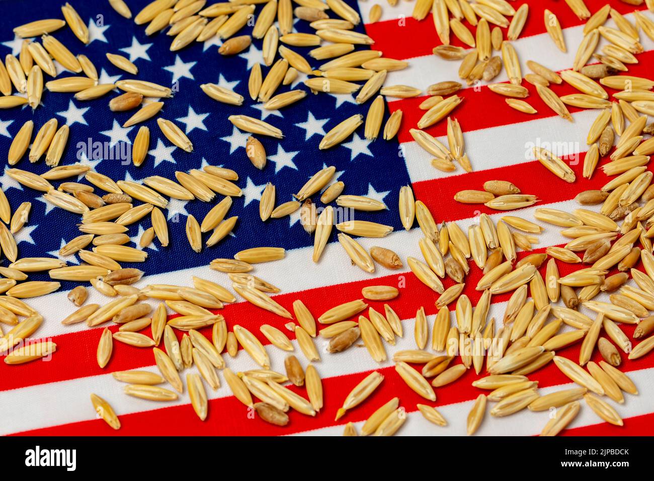 Bandiera e avena degli Stati Uniti d'America. Concetto di agricoltura, commercio e agricoltura OAT Foto Stock