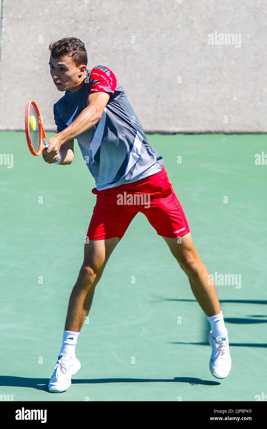 15 agosto 2022, West Vancouver, British Columbia, Vancouver, BC, Canada: VANCOUVER, BC - 15 AGOSTO: Serve nella sua partita contro durante il giorno due del 2022 Odlum Brown VanOpen all'Hollyburn Country Club il 15 agosto 2022 a West Vancouver, British Columbia, Canada. (Credit Image: © Clelio Tomaz/PX Imagens via ZUMA Press Wire) Foto Stock