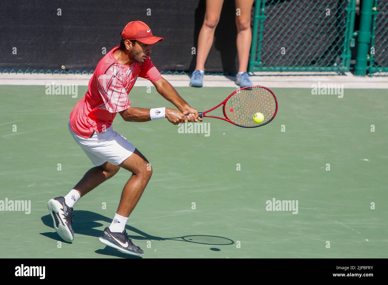 15 agosto 2022, West Vancouver, British Columbia, Vancouver, BC, Canada: VANCOUVER, BC - 15 AGOSTO: Serve nella sua partita contro durante il giorno due del 2022 Odlum Brown VanOpen all'Hollyburn Country Club il 15 agosto 2022 a West Vancouver, British Columbia, Canada. (Credit Image: © Clelio Tomaz/PX Imagens via ZUMA Press Wire) Foto Stock