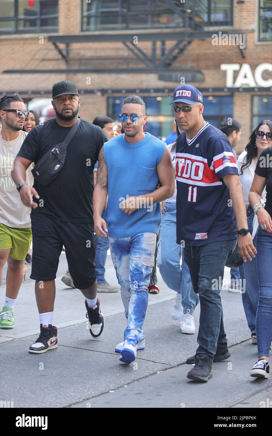 Avenue of America, New York, USA, 14 agosto 2022 - Prince Royce alla 40th° Pinguenic Day Parade di oggi a New York City. Foto: Luiz Rampelotto/EuropaNewswire CREDITO FOTOGRAFICO OBBLIGATORIO. Foto Stock