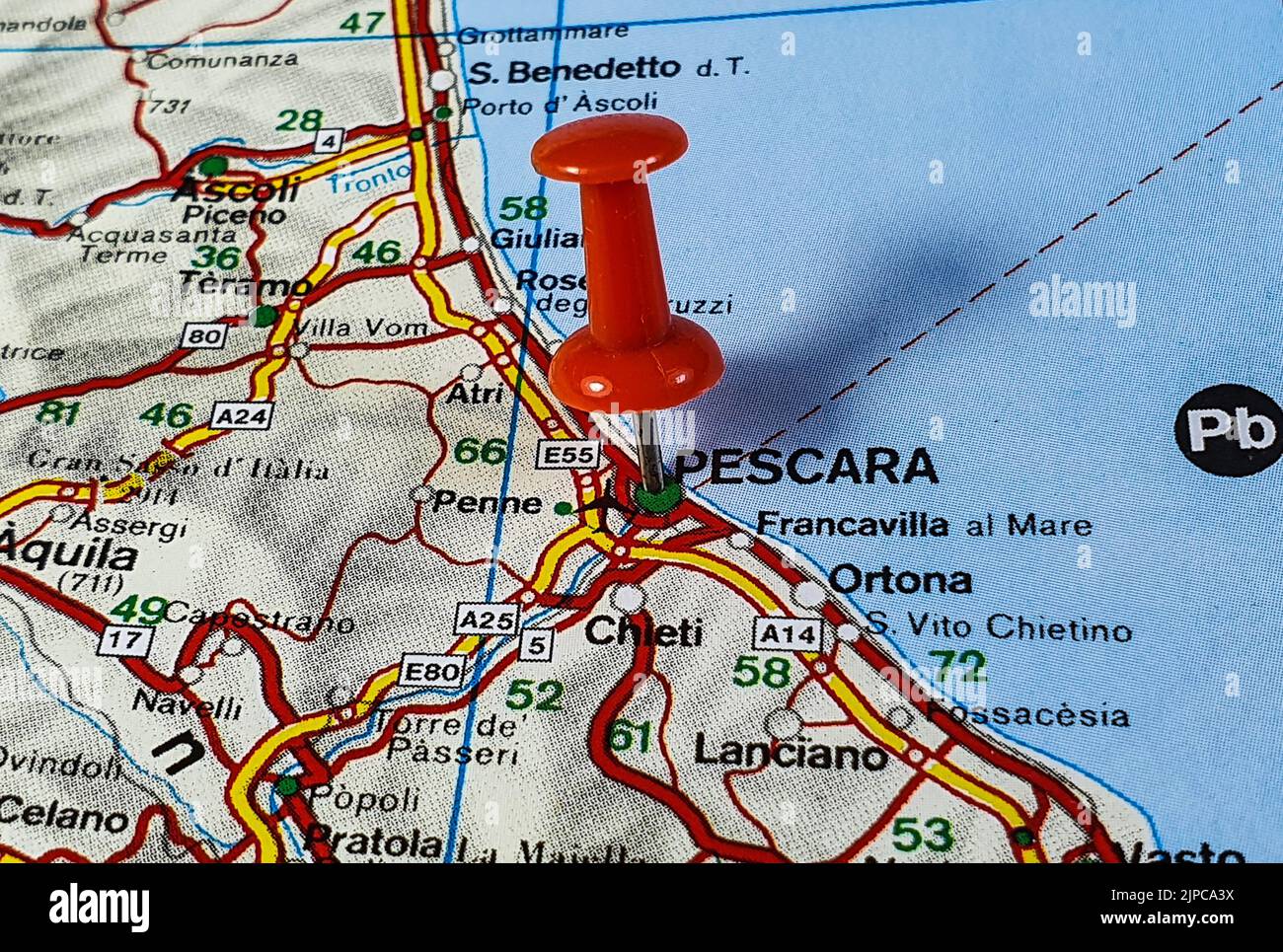 Una località della città di Pescara fissata su una mappa dell'Italia Foto Stock