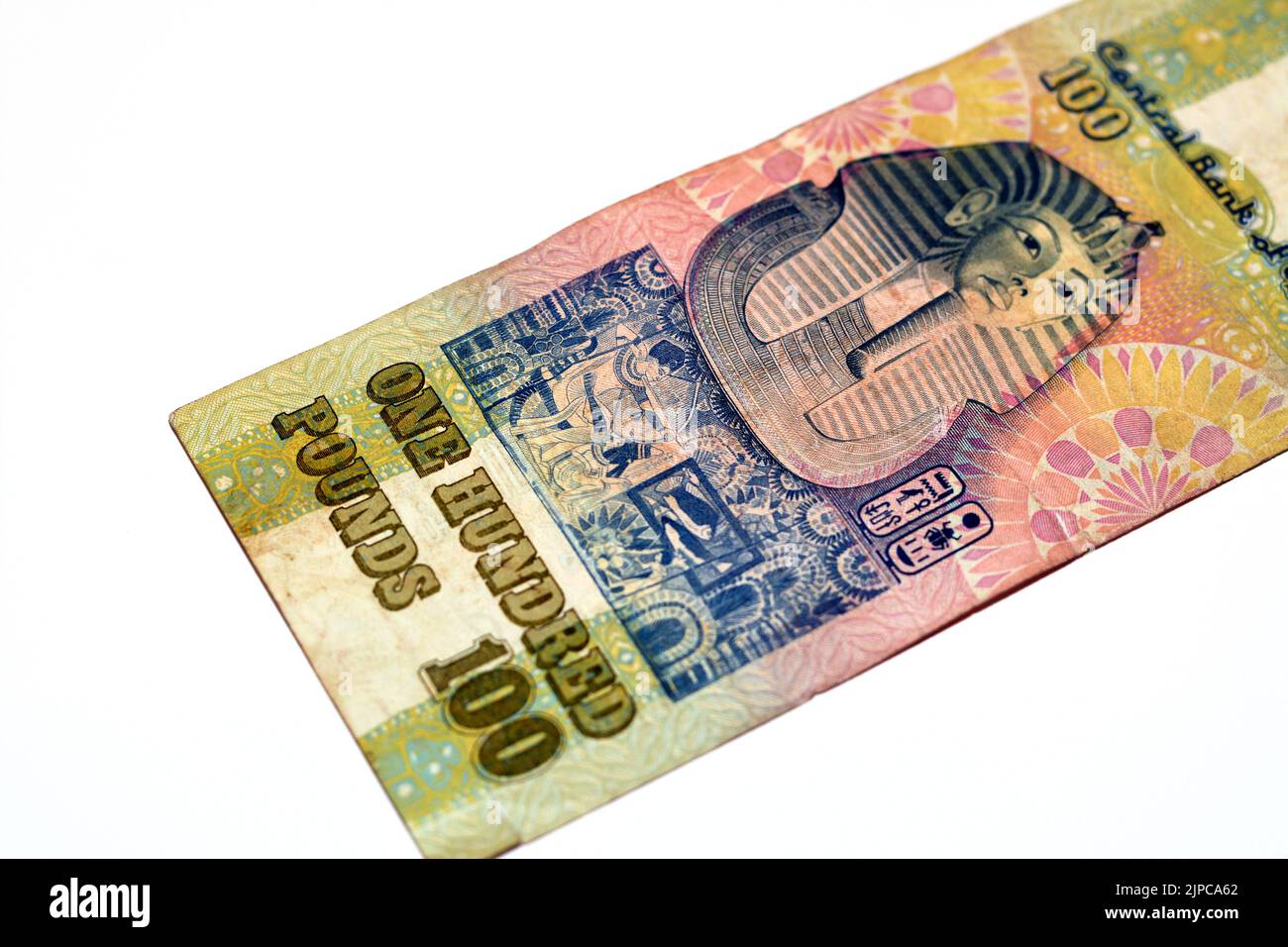 Retro di una vecchia 100 LE EGP cento dollari egiziani maschera Tutankhamen sopra fregio al centro del formato verticale, selettivo foc Foto Stock