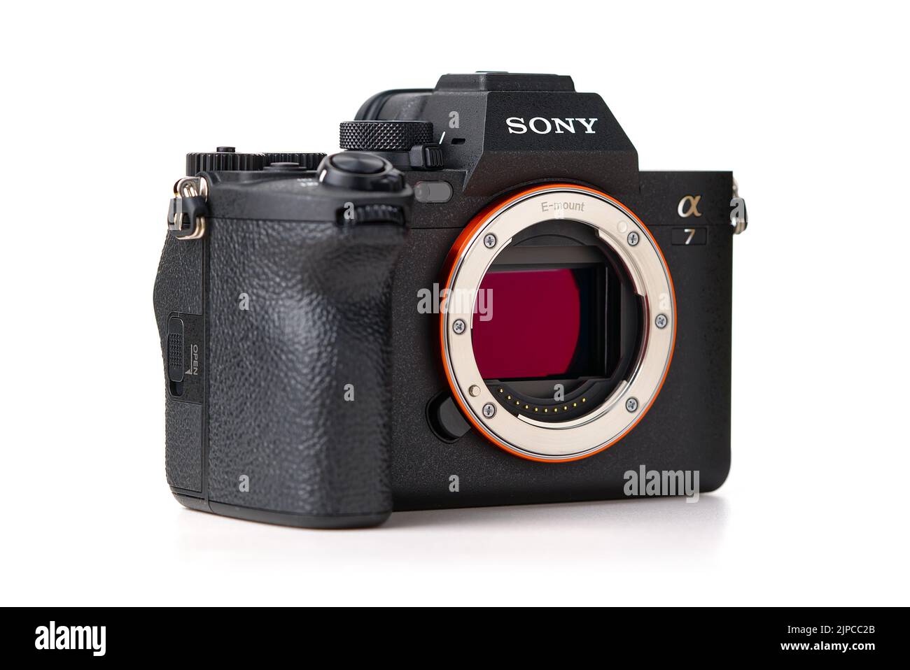 Tallinn, Estonia, maggio 2022, telecamera full frame mirrorless Sony A7 Miv, Sony alpha 7m4. Foto Stock