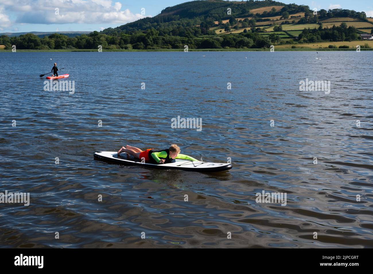 Paddleboarding in Galles Foto Stock