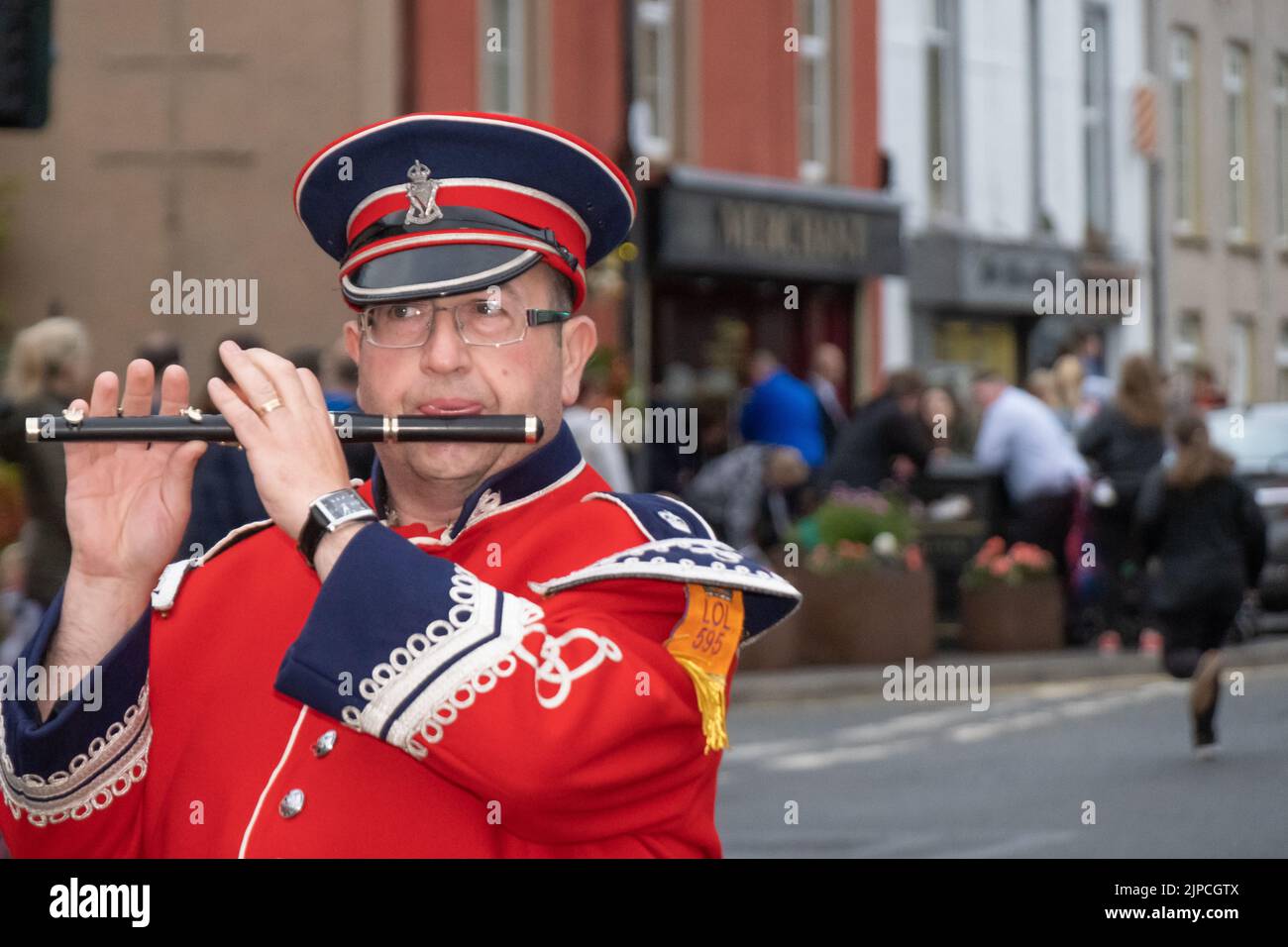 Carnalbana Flute Band alla mini-dodicesima parata annuale di Braid District Orange Order. Broughshane, Irlanda del Nord - 6 luglio 2022 Foto Stock