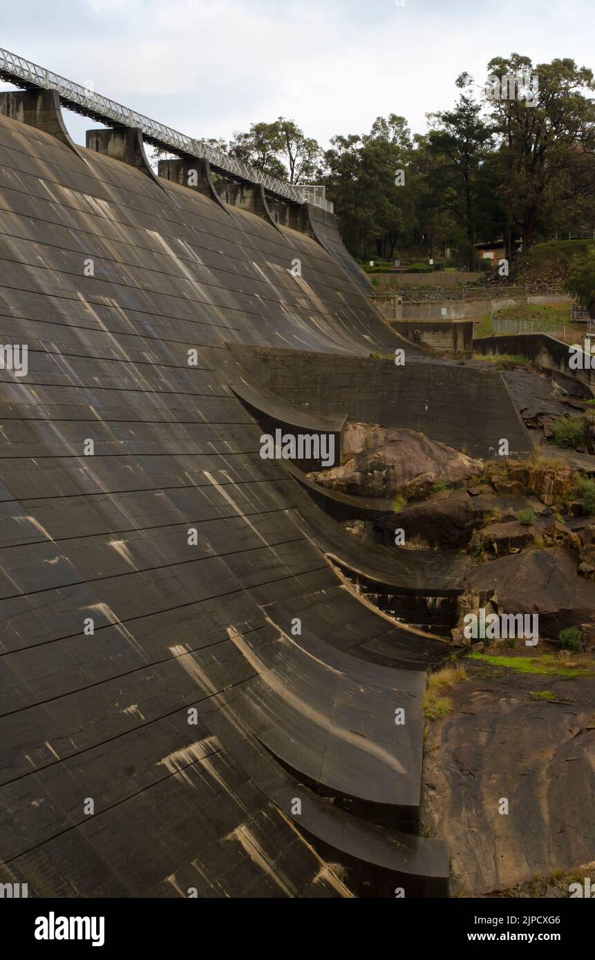 Mundaring Weir muro sezione Darling scarpa Golden Pipeline Heritage Trail Foto Stock